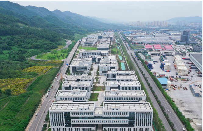 融创中国：5.4亿元向合作方转让重庆大学城项目，预计亏损约2.5亿元