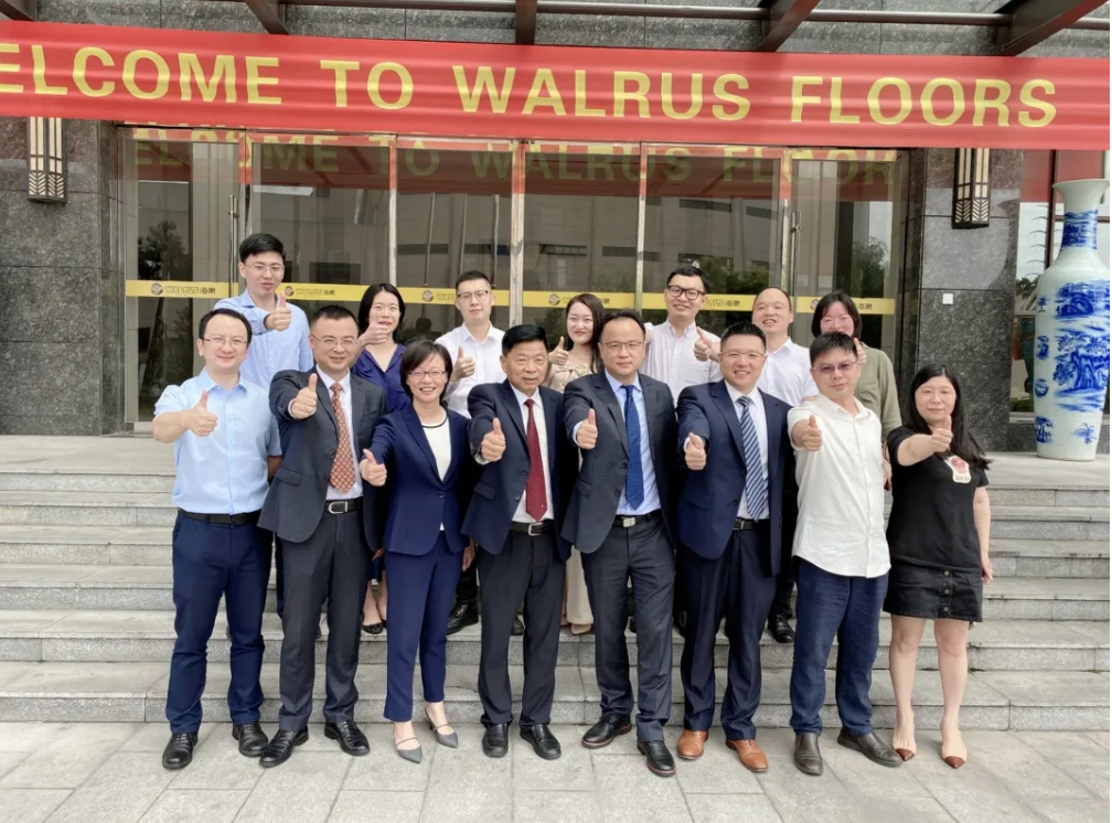 海伦司拟在新加坡二次上市：“嗨啤合伙人”计划对业绩影响有待观察 被证监会追问股权激励计划是否合法合规