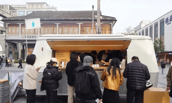 海伦司拟在新加坡二次上市：“嗨啤合伙人”计划对业绩影响有待观察 被证监会追问股权激励计划是否合法合规