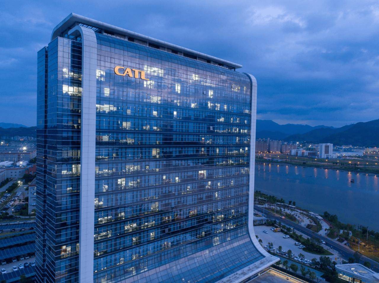 冲刺全球最大IPO 宁德时代九成募资扩海外