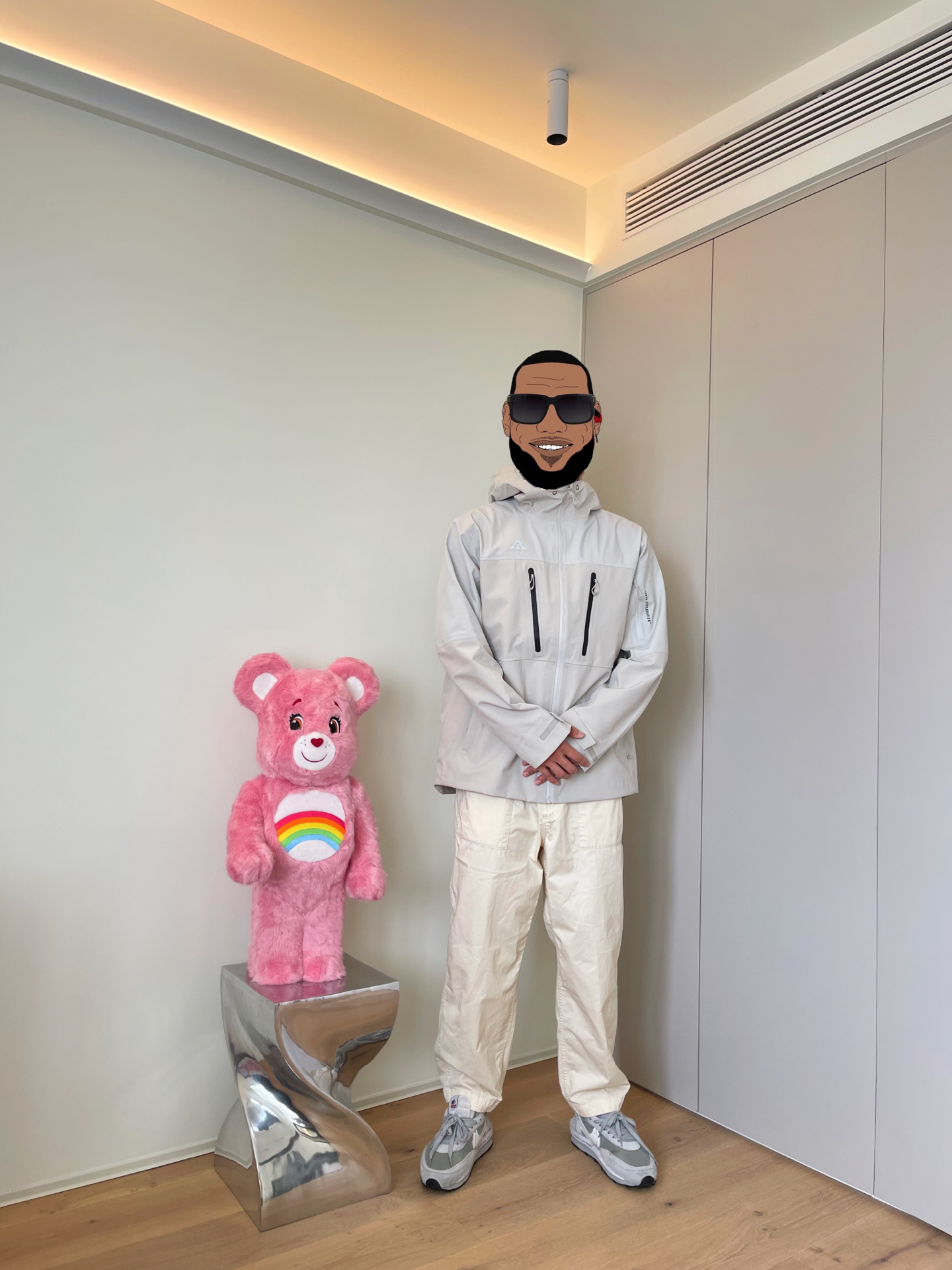 安踏股价跌超4%市值蒸发125亿港元，此前始祖鸟因喜马拉雅山脉烟花秀陷争议